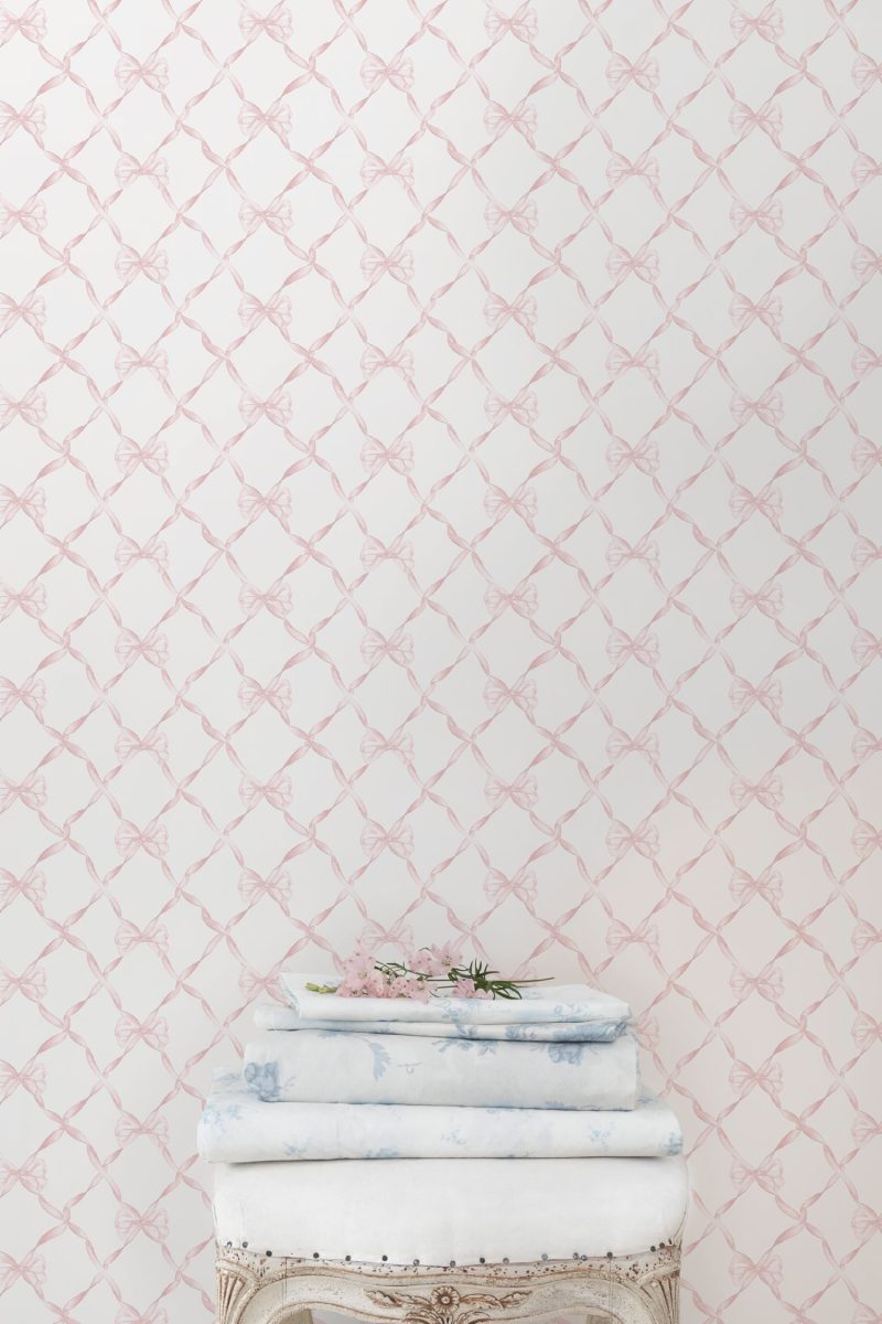 AST4114 BABY BOW WALLPAPER FADED PRIMROSE 01 52fd014d 4a67 42c2 9367 d998f2c50f4b