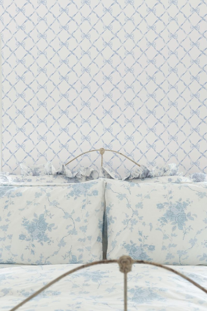 AST4168 BABY BOW WALLPAPER BLUE BELLA RIBBON 2