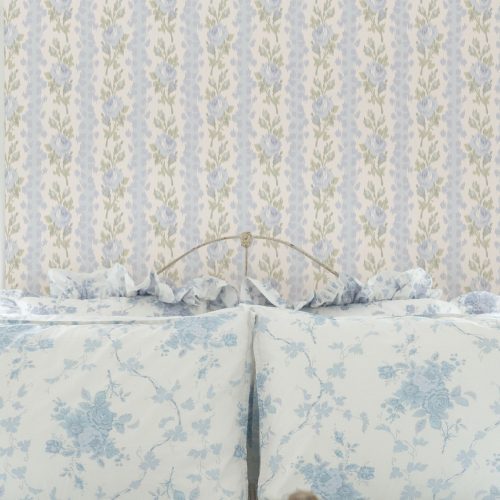 AST4171 BLOOMING HERLOOMWALLPAPER BLUE ROMANCE 04 c1ad7909 4c26 4e31 a5f7 66703df4e234